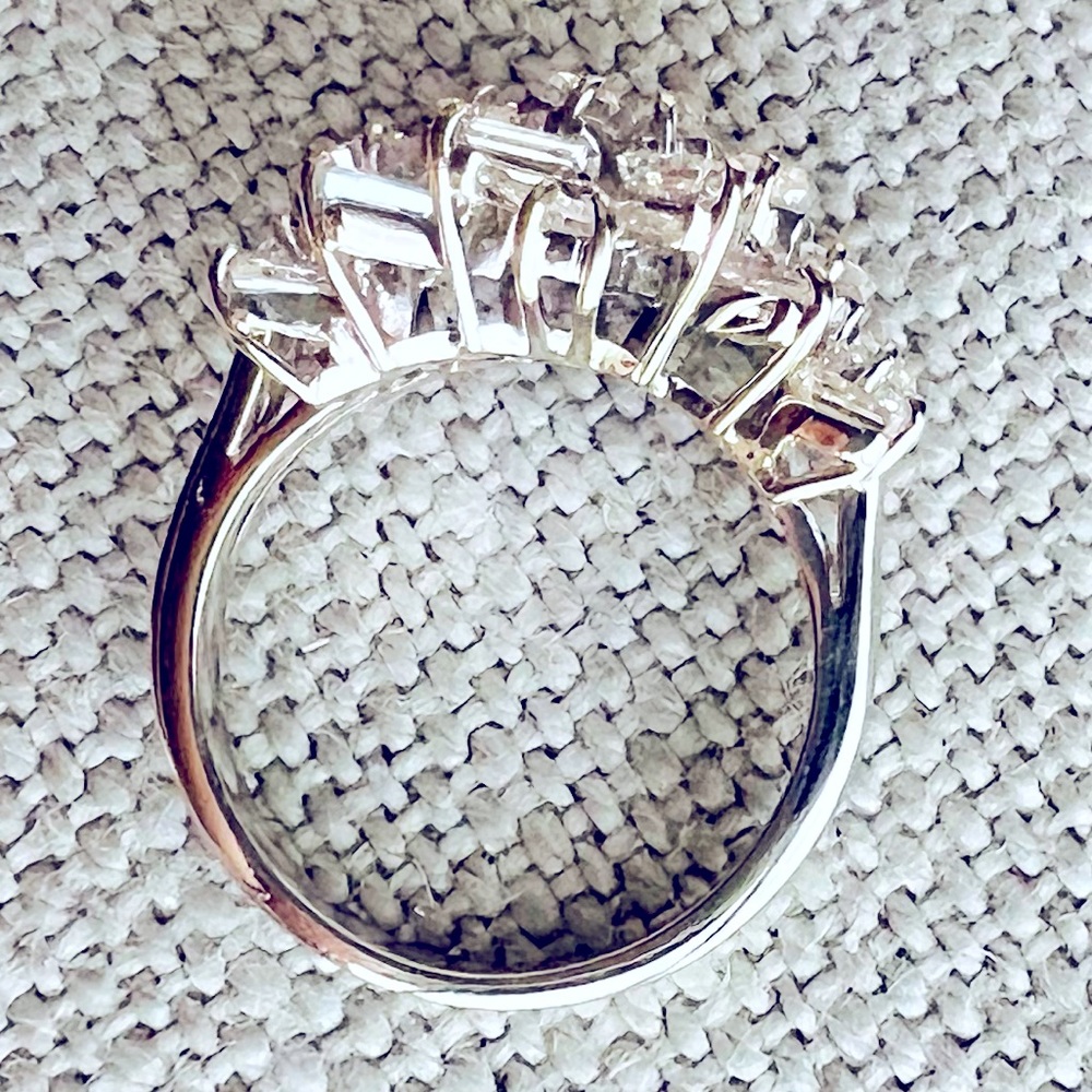 πHPπ18K White Gold Diamond Ring - Picture 7 of 11